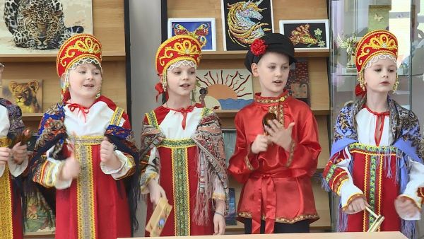 Масленица на школьном дворе.