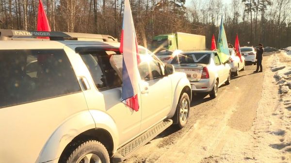 В Раменском проходил автопробег в знак солидарности с действиями Вооруженных сил России на Украине.