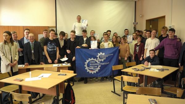 Сотрудники Раменского приборостроительного завода провели квест «Высота» для студентов.