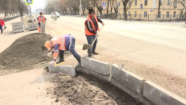 В Раменском приступили к весенне-летнему содержанию.
