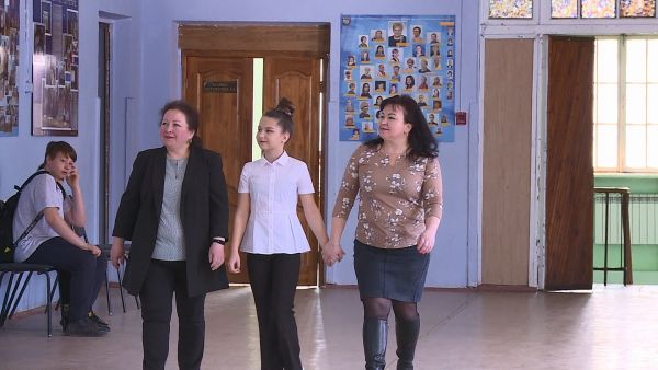 Ева Матвиенко с мамой приехала из Донбасса и сейчас проживают в поселке Быково.