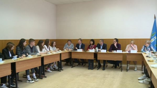 Виктор Неволин встретился со студентами филиала Жуковского авиационного техникума.