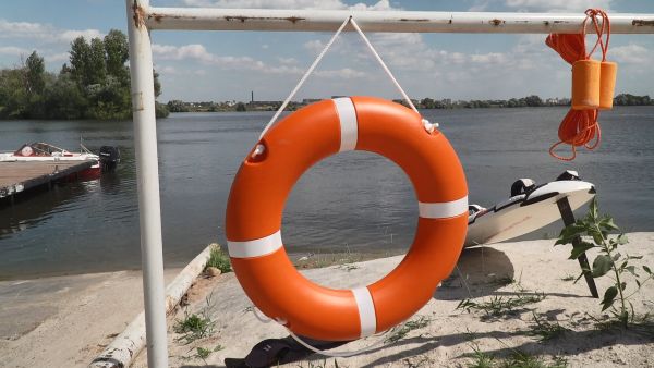 Свежий воздух,солнце, купание не только доставляют удовольствие, но и служат хорошим средством закаливания организма.