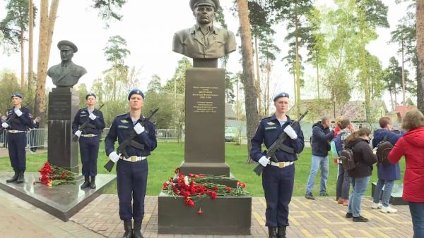 Традиционно в залинейной части г. Раменское 8 мая проходят шествие и торжественный митинг в сквере им Х.Л.Харазия.
