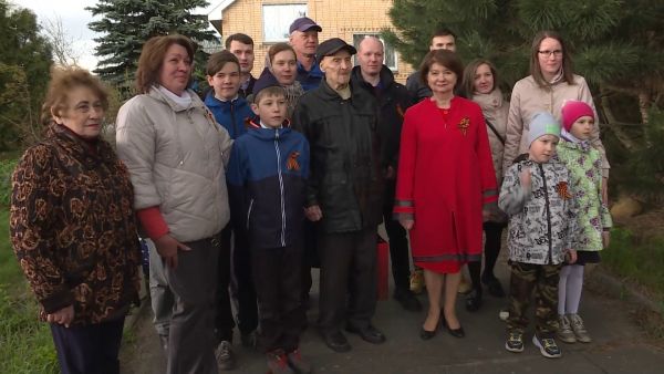 Сегодня в доме участника Великой Отечественной войны Валерия Михайловича Тарыгина было оживленно и празднично.