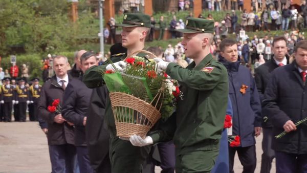 На площади Победы прошел торжественный митинг, посвященный Дню Победы.
