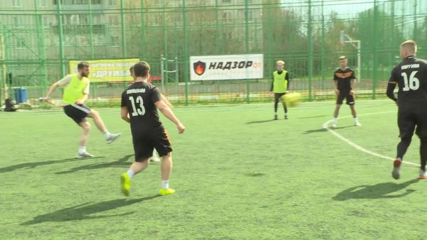 Первый кубок по футболу среди поселков прошел на стадионе в Дружбе.