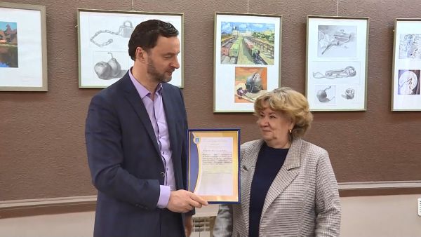 19 мая глава округа и представители организаций ЖКХ поздравляли команду победителей субботника.