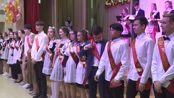 В этом году в Раменской гимназии пять человек получат аттестаты особого образца и золотые медали.