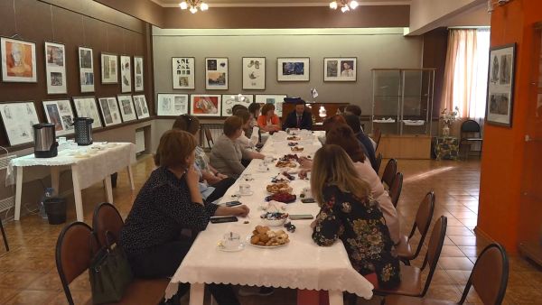 В выставочном зале ДК «Сатурн» чествовали победителей и призёров Всероссийской олимпиады школьников.