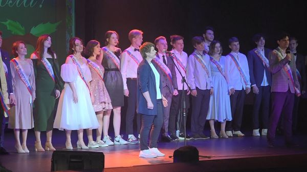 Выпускные после пандемии отмечаются ярко, шумно и с размахом.