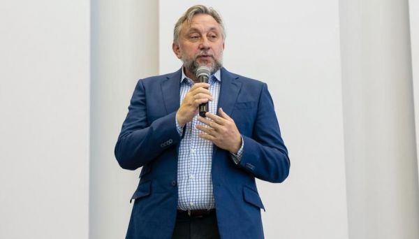 Уважаемые медработники и ветераны здравоохранения! Врачи и медсестры, санитары и лаборанты!