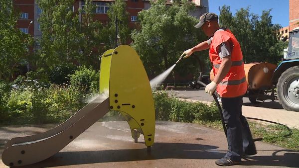 Городские службы начали аэрацию и полив дорог из-за жаркой погоды в Раменском г.о.