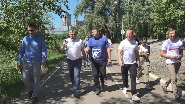 Продолжается реконструкция городского парка.