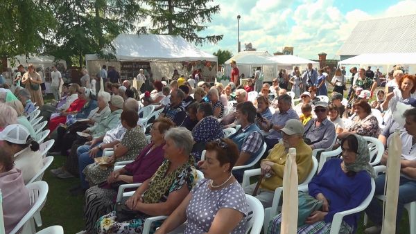 В селе Карпово состоялся православный семейный фестиваль «Ромашковое поле».