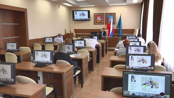 Андрей Воробьев назвал количество получателей выплат к школе в Подмосковье.