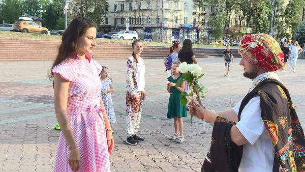 Международный флешмоб женственности.