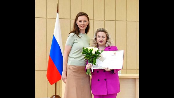 Учительница школы №5 Римма Пахолок стала обладательницей сертификата на получение социальной ипотеки