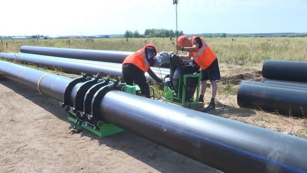 Плановые работы проводит предприятие АО «Раменский водоканал» на пойме Москвы-реки.