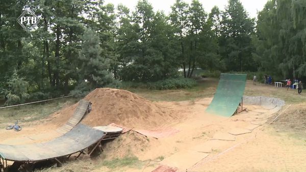 На берегу Генеральского озера прошел фестиваль велофристайла.