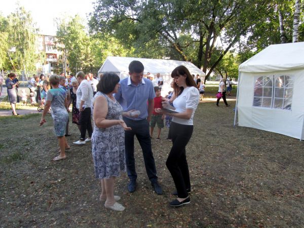 В одном из дворов микрорайона Холодово прошла очередная «Школа ЖКХ»