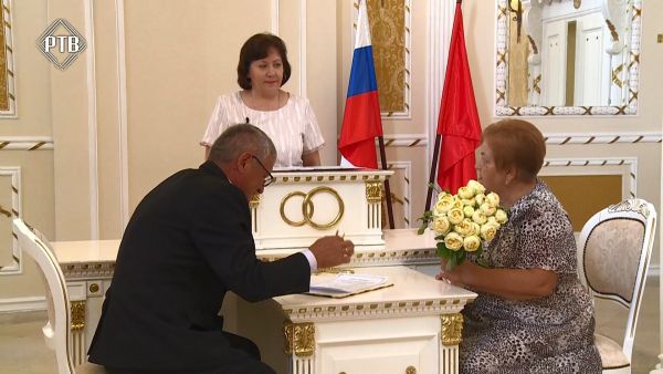 В Раменском ЗАГСе поздравили золотых юбиляров