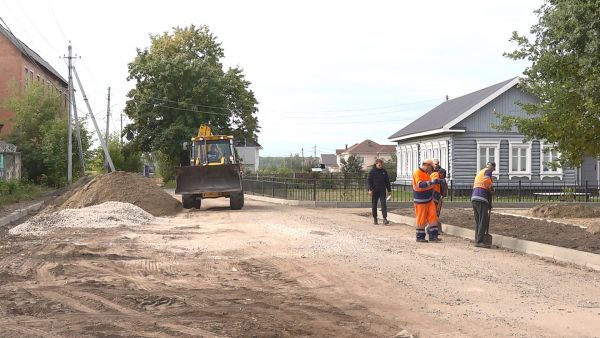 На улицу Художника в селе Речицы зашла тяжелая техника.