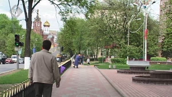 Многодетные семьи теперь могут бесплатно парковаться на платных стоянках Подмосковья.