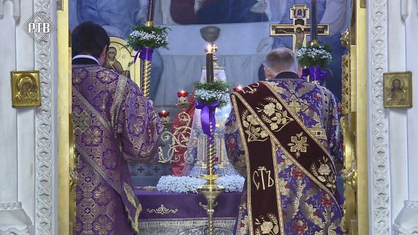 Церковь празднует Воздвижение Креста Господня.