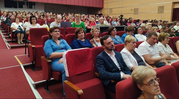 В ДК им.Воровского прошел Педагогический форум
