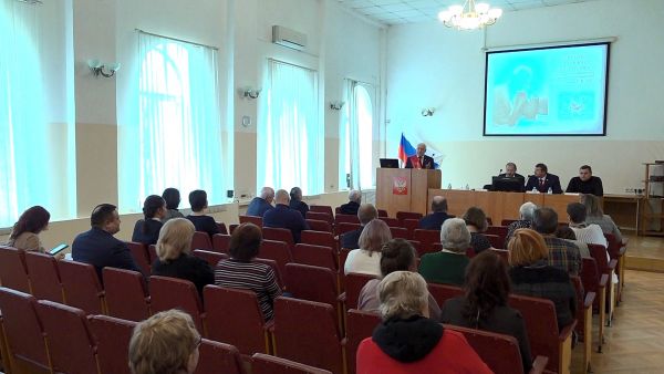 Мемориальную доску открыли на здании института пушного звероводства и кролиководства имени В. А. Афанасьева.