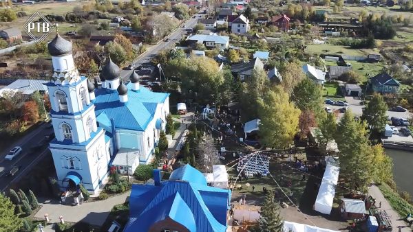 9 октября рядом с Покровским храмом в селе Карпово ТУ «Новохаритоновское» была организована традиционная ярмарка.