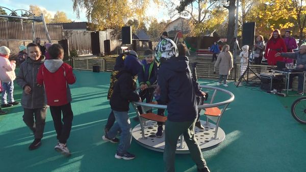 На улице Лучистая состоялось открытие детской игровой площадки.