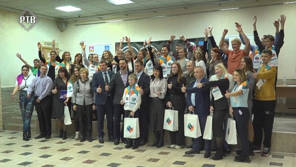 В преддверии Дня добровольца в ДК им.Воровского состоялось чествование волонтеров Раменского округа.