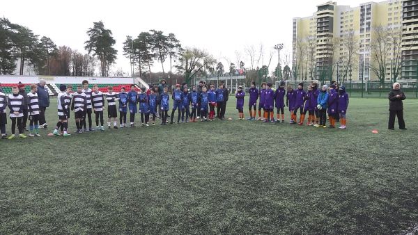 На стадионе «Красное знамя» состоялся необычный матч.