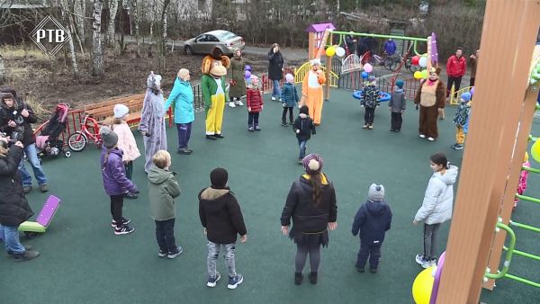 На днях в ТУ «Кратово» состоялось торжественное открытие современной детской площадки.