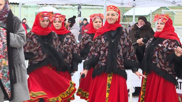 Каждый месяц на территории поселка Быково проходят тематические выставки-ярмарки.