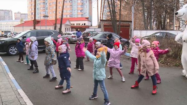 Трогательный флешмоб запустили дети в честь 90-летия Раменского роддома и 5-летия Раменского ЦМИД.