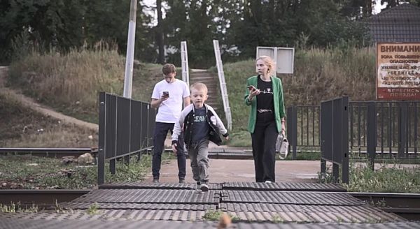 Жителей раменского округа призвали соблюдать правила безопасности на железной дороге.