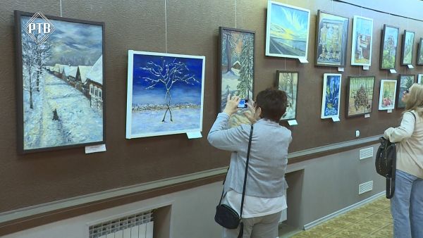 Художественная выставка «Мастерская души» — художница Лариса Поправка.