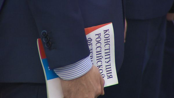 День Конституции Российской Федерации отмечается 12 декабря.