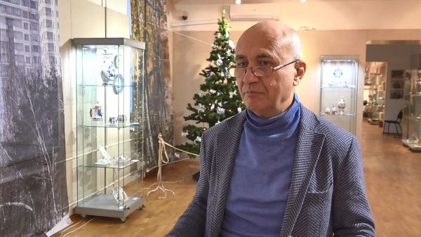 В Раменском историко-художественном музее открылась выставка председателя Союза Гжельских мастеров Валентина Розанова.