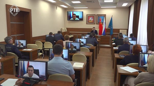 Уборка снега и обработка обращений граждан – ключевые темы оперативного совещания.