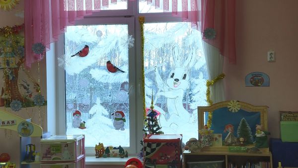 Дошкольное отделение при МБОУ СОШ №9 с радостью приняло участие в акции «Новогодние окна».