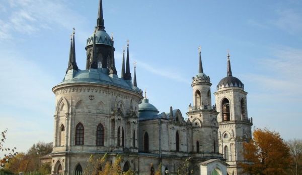 Нет, это не средневековый замок – это Храм Владимирской иконы Богородицы.