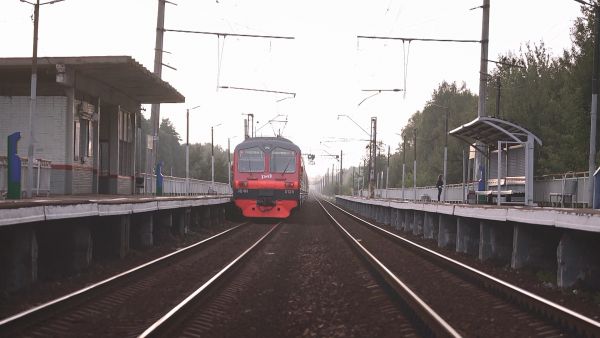 Меры безопасности при движении через железнодорожные пути.