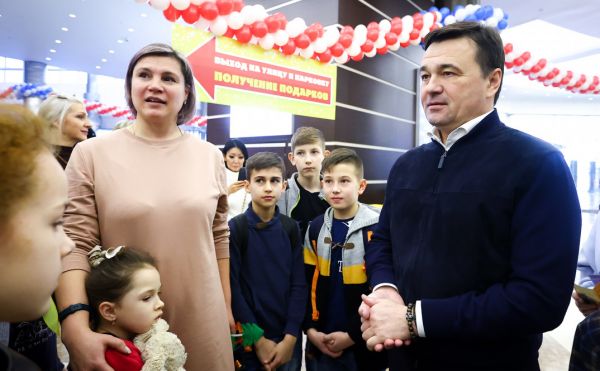 Губернаторскую елку в Подмосковье посетят более 12 тысяч детей.