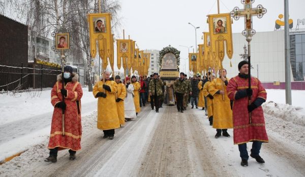 Крестный ход в Никольском храме деревни Островцы.