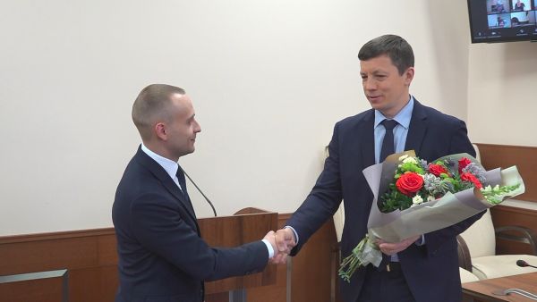 Оперативное совещание началось с поздравления.