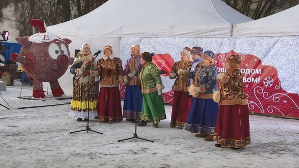 Народные гулянья «Рождественские забавы» прошли 7 января на площади Молодежи.